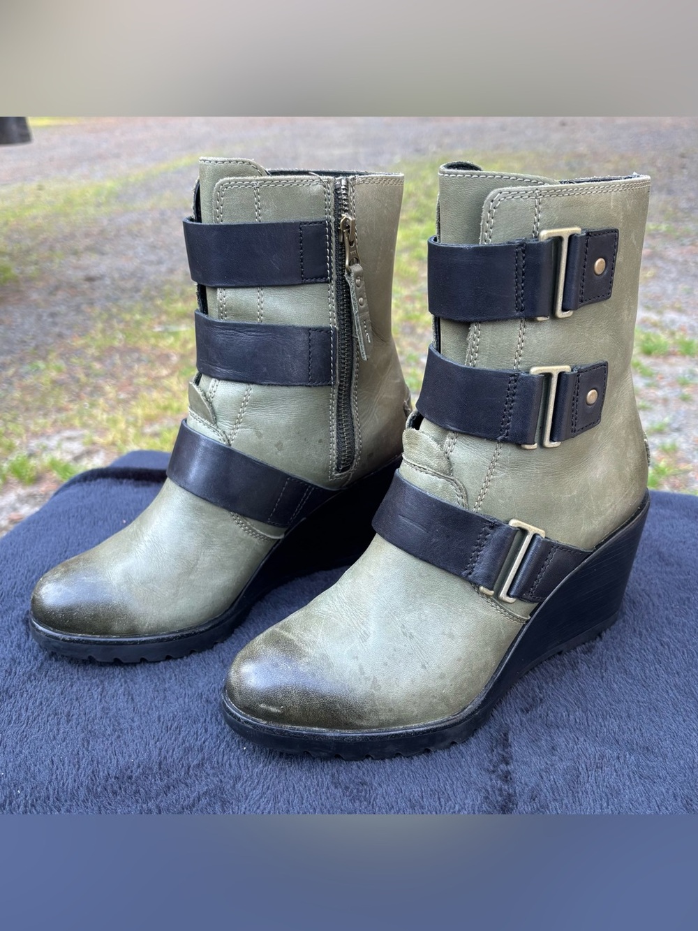 Sorel Leather After Hours Olive Green Wedge Heel Boots Size 6.5